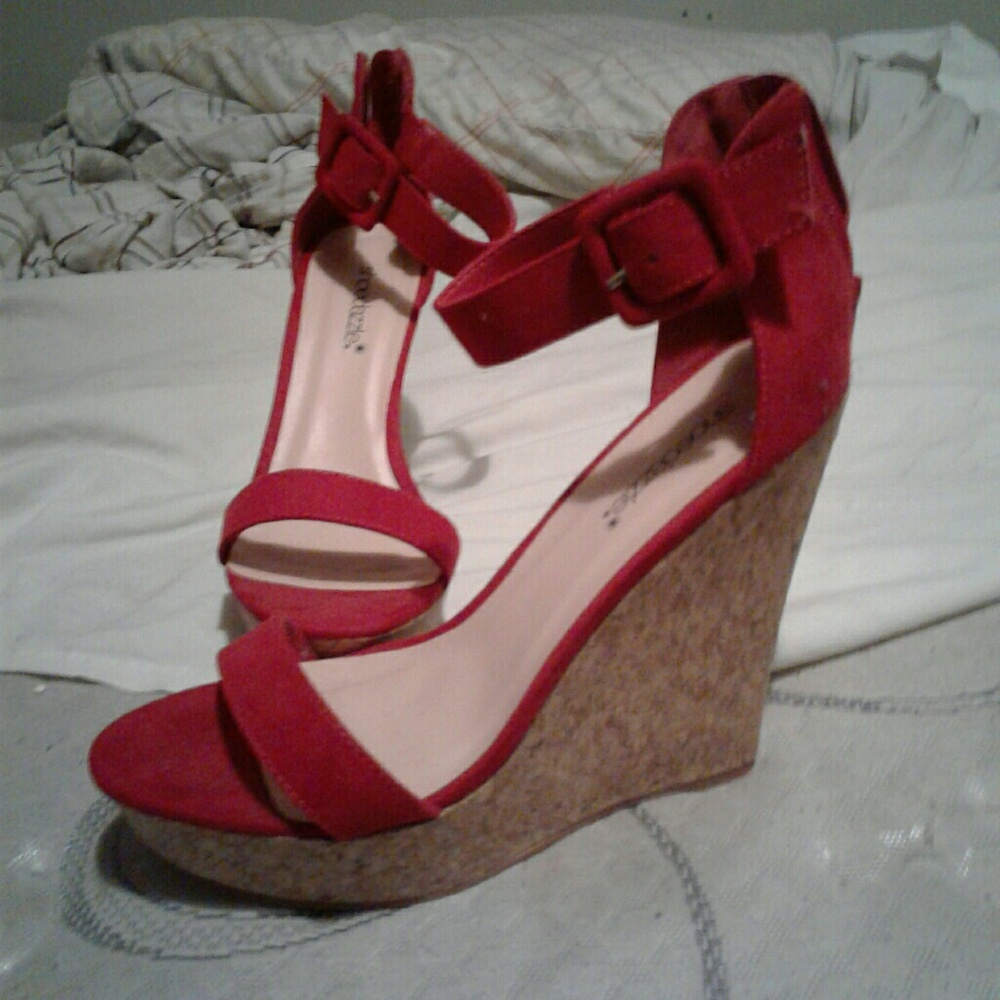 Shoe dazzle wedges